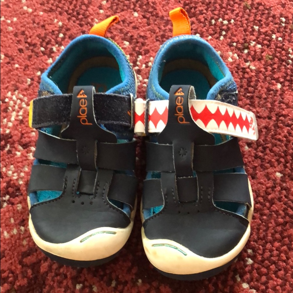 Plae kid shoe